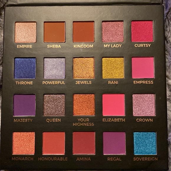 Eloise The Queen eyeshadow palette - Picture 2 of 2